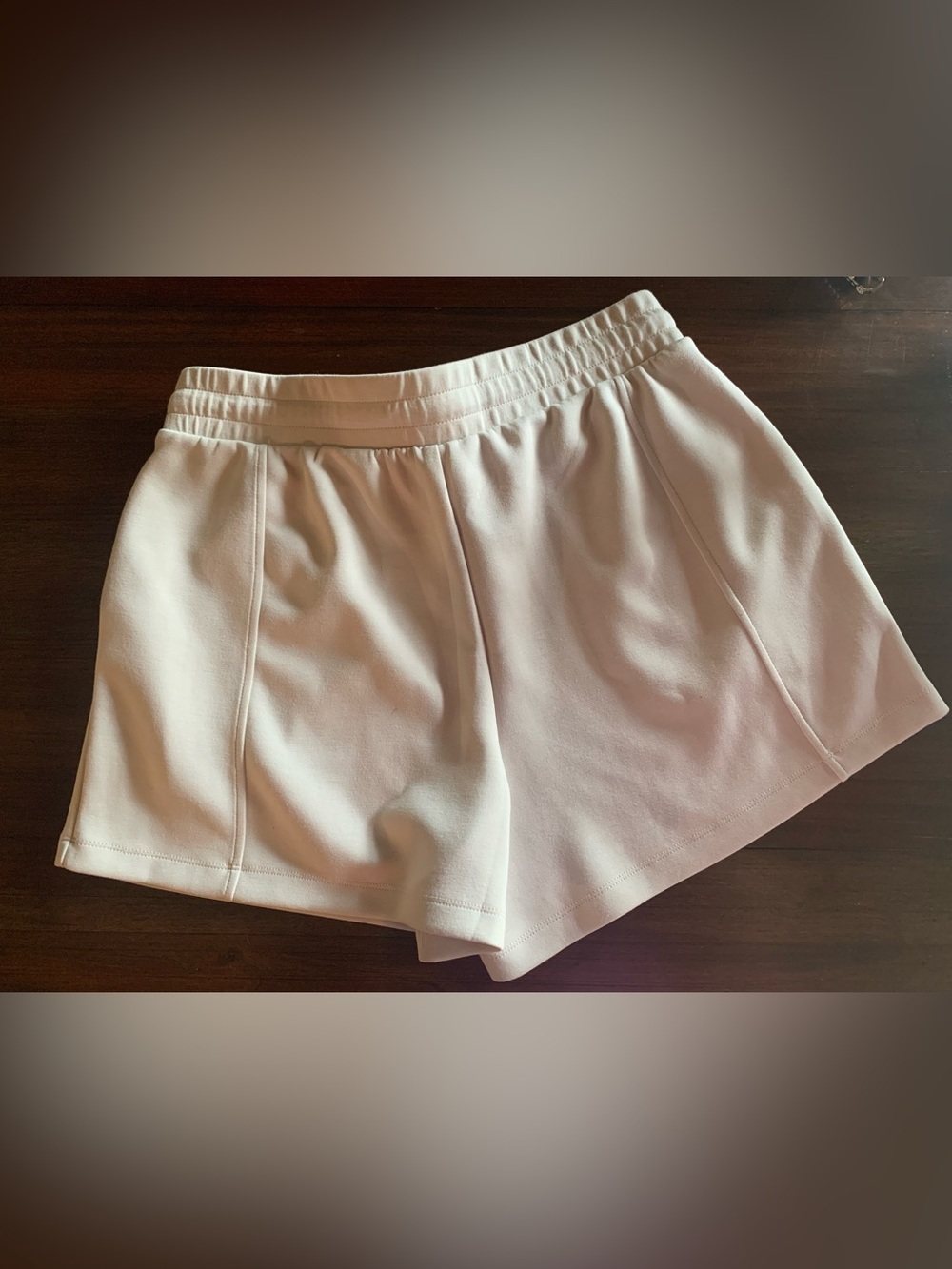 Ellie Tahari High-Waisted Tailored Shorts Size Large Gold Detail Pockets - Picture 7 of 8